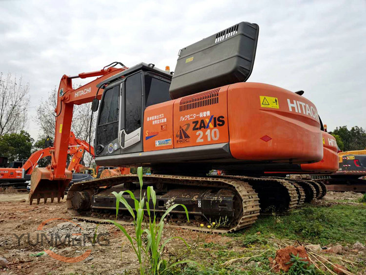 Hitachi ZX210-3 excavator