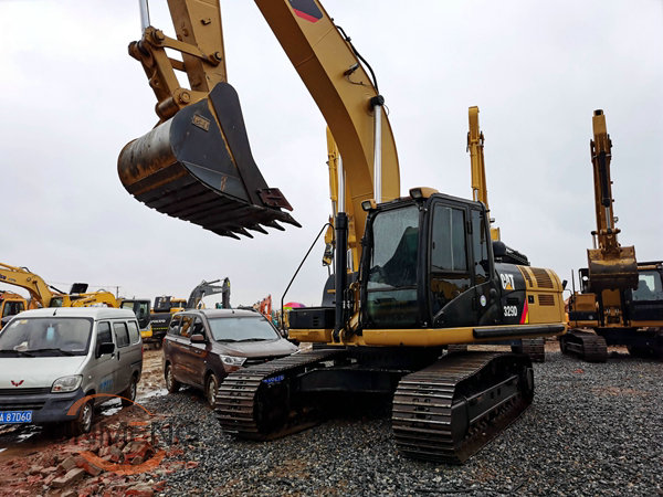 CAT 329D excavator
