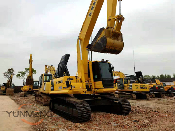 Komatsu PC220-8 excavator