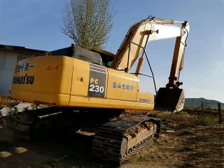Komatsu PC230-7 Excavator