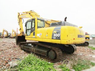 Komatsu PC300-8 Excavator